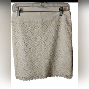 Womens White Lace Skirt with Lining and zip hook and eye closure size 4